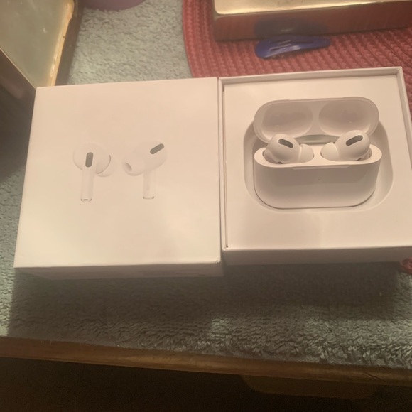 AirPods Pro’s - Picture 5 of 9